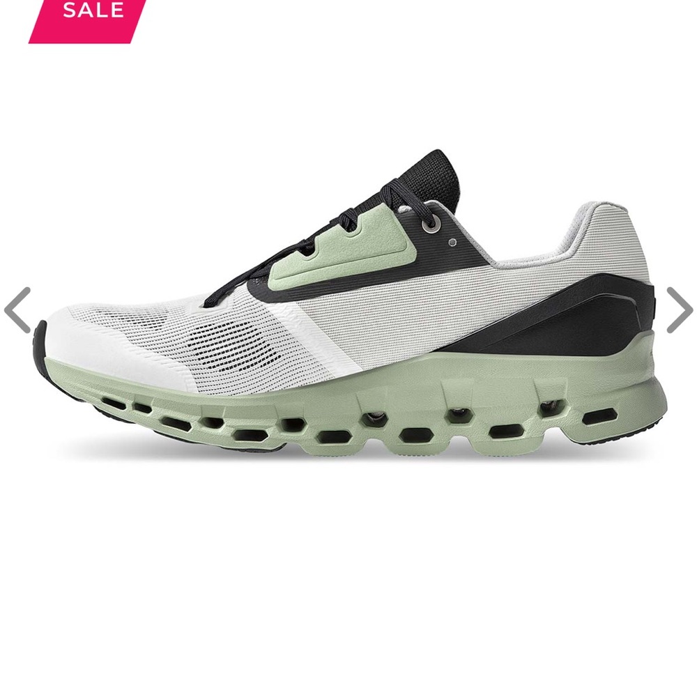 Women's ON Cloudstratus RUNNING Shoes size 7